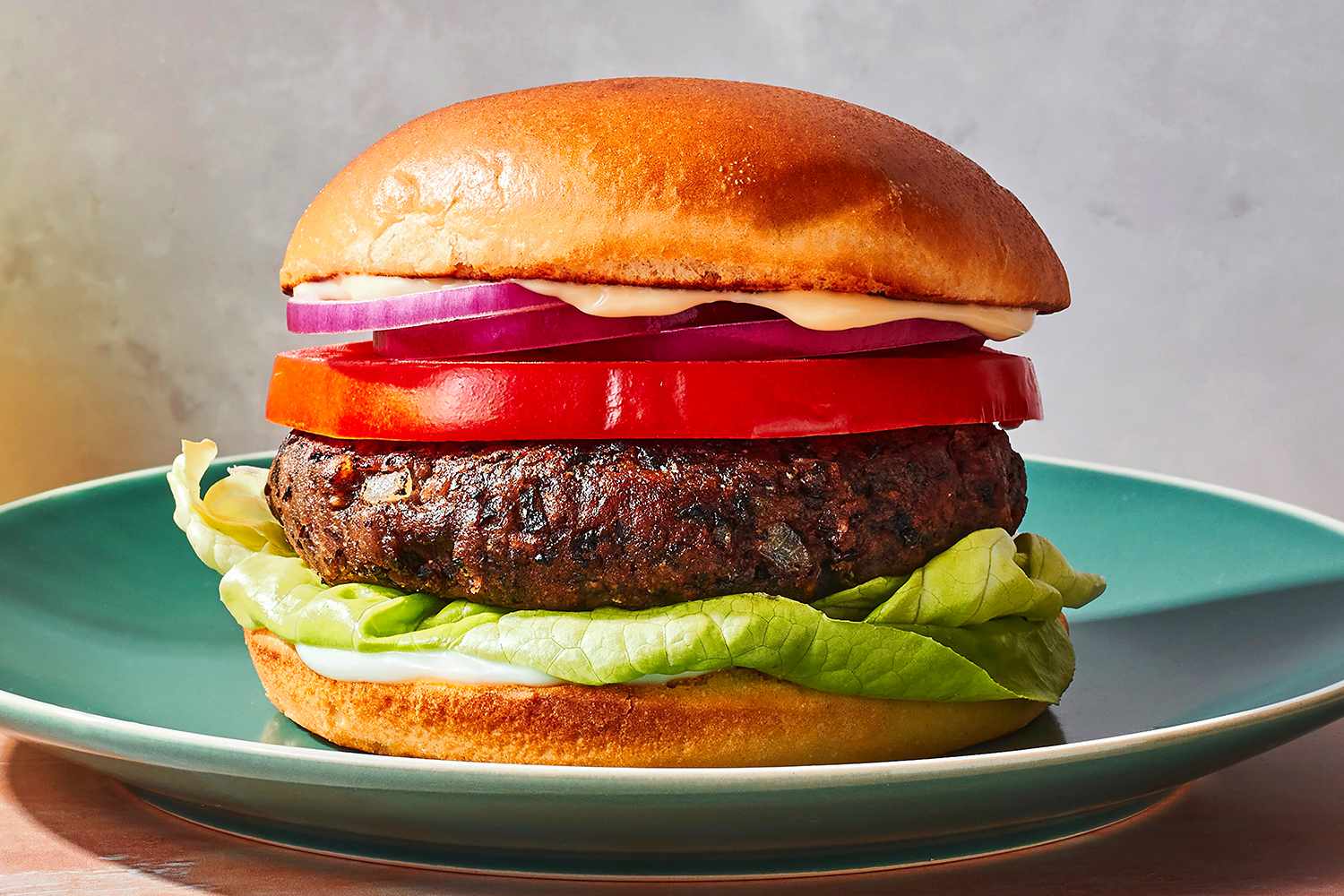 Beyond Beef: Exploring Alternative Burger Patties for Vegetarian and Vegan Options